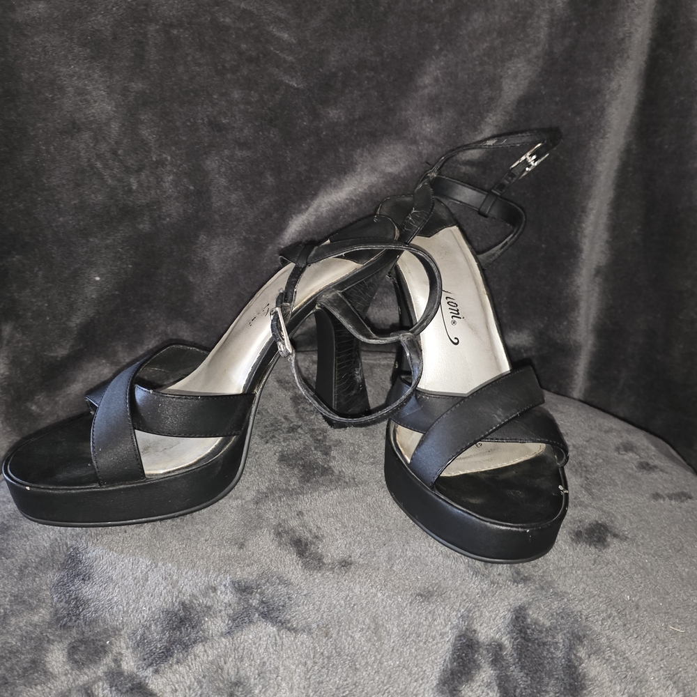Elegant Black Strappy Women's Heels